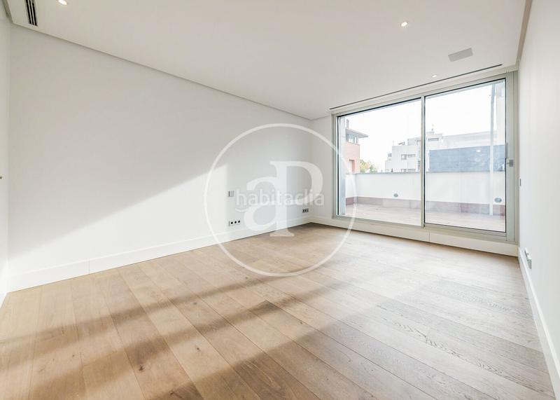 Foto ee40afcb-81f2-47aa-9de2-a0263a50fe49. Doppelhaus mit heizung parking pool in Canillas Madrid