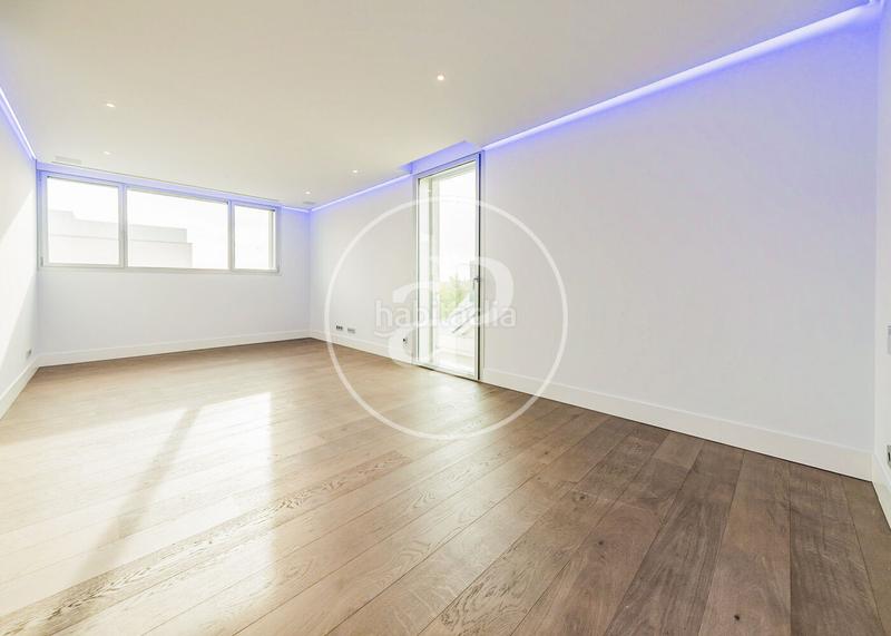 Foto fde2ac58-b817-4ae6-9533-b611b2636643. Doppelhaus mit heizung parking pool in Canillas Madrid