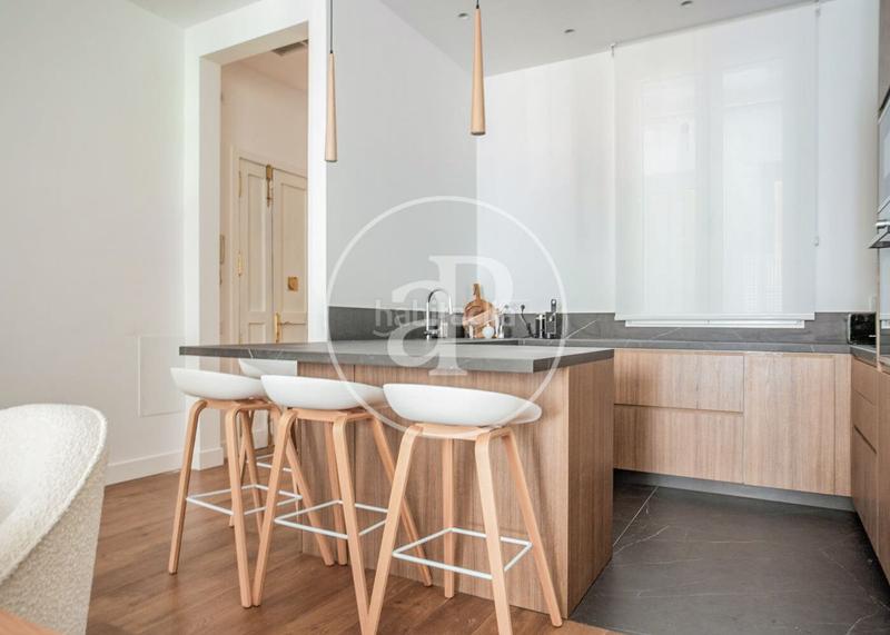 Foto b0ddc332-20a6-4d04-be40-a099ccd97f60. Alquiler piso  en alquiler en calle juan de mena en Madrid