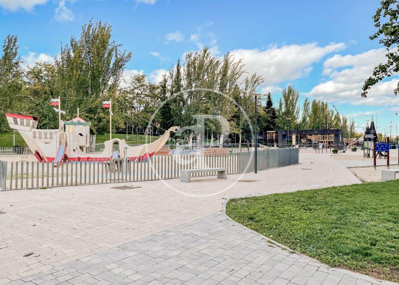 Foto e462b9cd-96ef-4e1a-b9ea-3806e4ce6bf2. Terreno residenziale in Pueblo Pozuelo de Alarcón