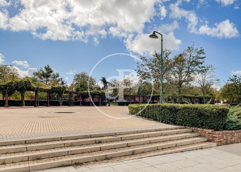 Foto f5c14186-2439-4c6a-a7a7-a38d31f5a39b. Terreno residenziale in Pueblo Pozuelo de Alarcón