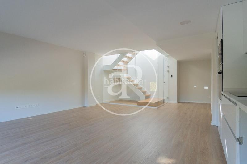 Foto 0f5801b9-a4ab-4e6d-86c5-fd5ef551743c. Àtic amb calefacció aparcament piscina a San Juan Bautista Madrid