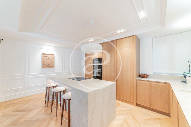 Foto 55ea8bca-385e-4011-bbee-d56d49d13ef4. Rent flat with heating in Jerónimos Madrid