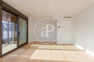 Affitto Appartamento  C/ de javier tusell. Piso en alquiler con terraza en puerta de hierro.