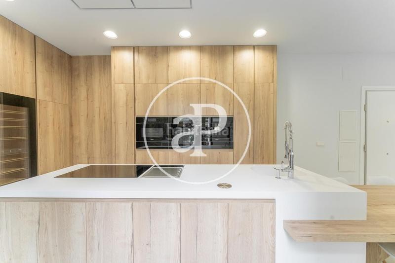 Foto 10c08bfa-b432-44d2-ad89-670c0f1b061d. Dúplex  en venta en Jerónimos en Jerónimos Madrid