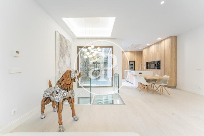 Foto a60fd94c-86fd-4a3a-becf-439b971a0b3a. Dúplex  en venta en Jerónimos en Jerónimos Madrid