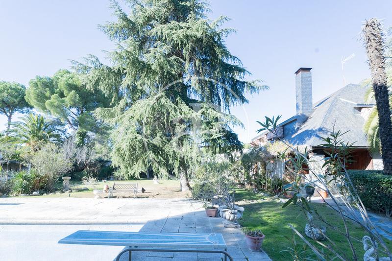 Foto 6a7ddbc0-d792-4a70-9d89-95fce624368f. Casa con riscaldamento parcheggio piscina in Las Lomas Boadilla del Monte