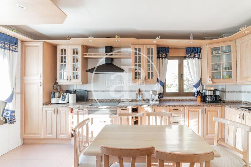 Foto 5cb7e470-34fe-4d9f-807d-4e9b7fe92311. Casa chalet en venta en pozuelo de alarcon en Pueblo Pozuelo de Alarcón