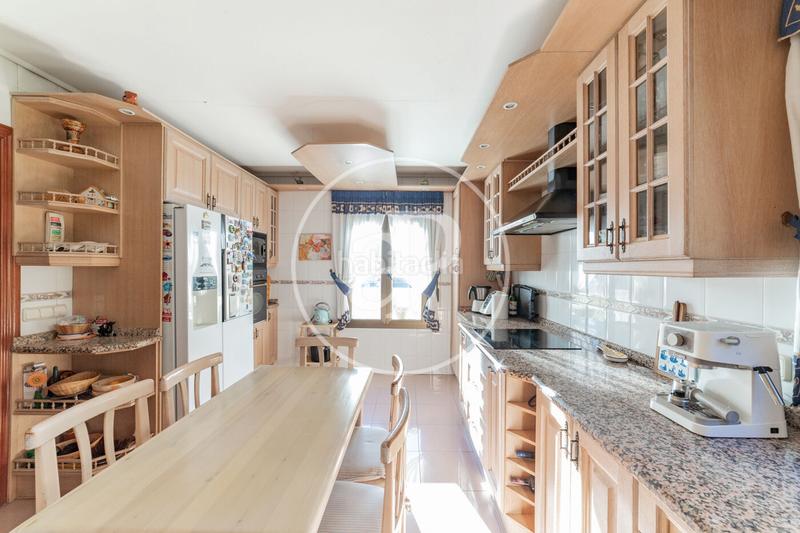 Foto fe474221-4e18-47c1-a212-e18515daea2e. Casa chalet en venta en pozuelo de alarcon en Pueblo Pozuelo de Alarcón