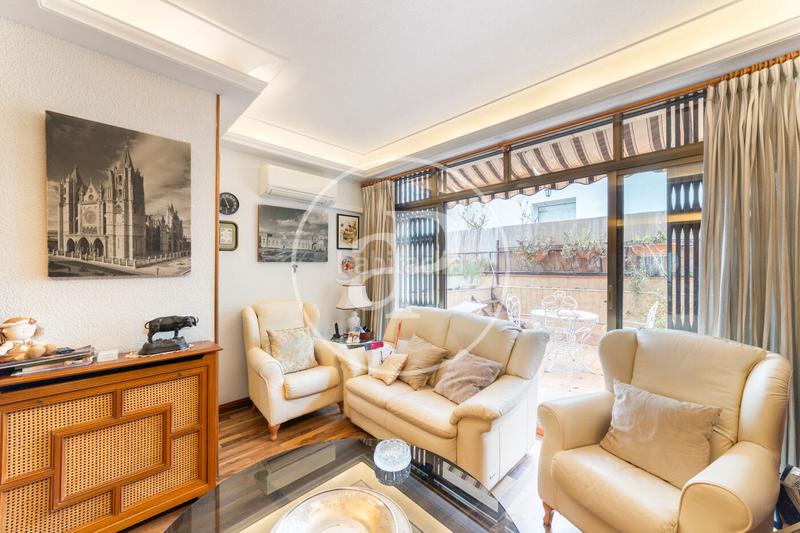 Foto a1886008-48e9-4ff2-b530-2b8fd2e05ec6. Casa pareada  en venta en Fuente del Berro en Madrid