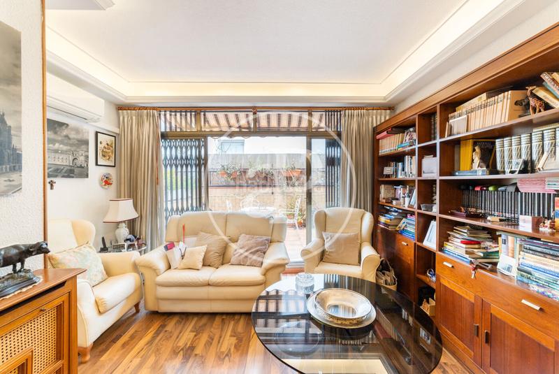 Foto d6f2df39-e03c-4da0-879e-e77c590b371e. Casa pareada  en venta en Fuente del Berro en Madrid