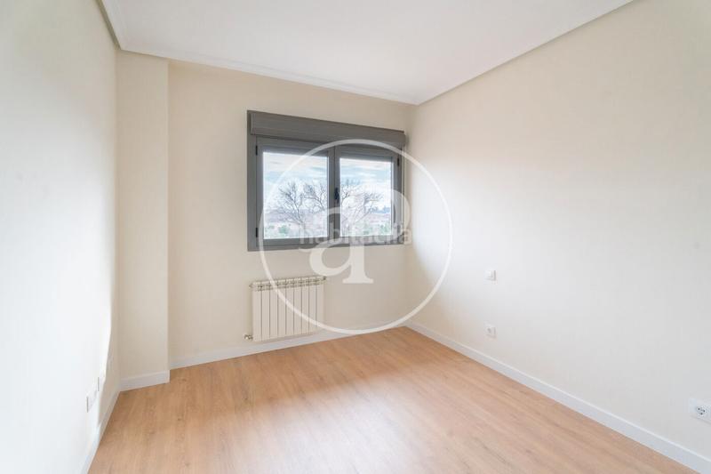 Foto 66c56a48-cf2f-4414-80b2-3be9d4ac5cbd. Rent flat with heating parking pool in Valdemarín Madrid