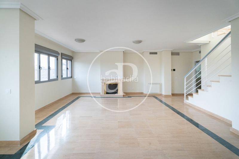 Foto 8d1d1aef-24cf-4c26-b3f5-2d172c891b8b. Rent flat with heating parking pool in Valdemarín Madrid