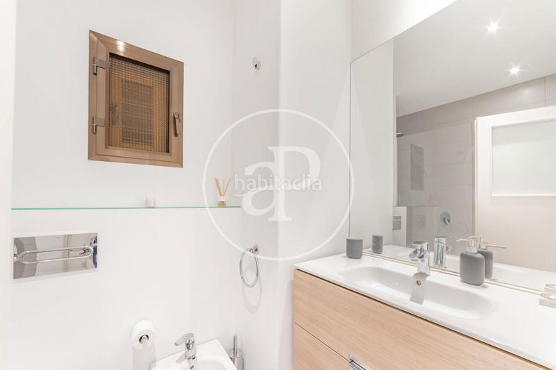 Foto 103b1d73-4b7d-4c32-b0f2-94c06ab24289. Location appartement avec chauffage parking dans El Viso Madrid