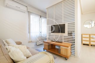 Location Appartement  Calle de viriato. Piso en alquiler en trafalgar