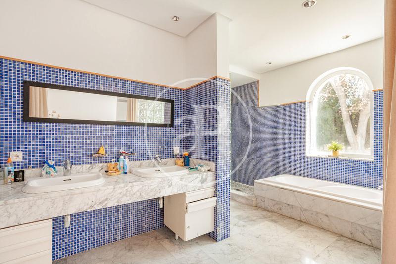 Foto 3faedcdc-2525-4c21-9186-bbf163d98008. Casa amb calefacció aparcament piscina a Pueblo Pozuelo de Alarcón