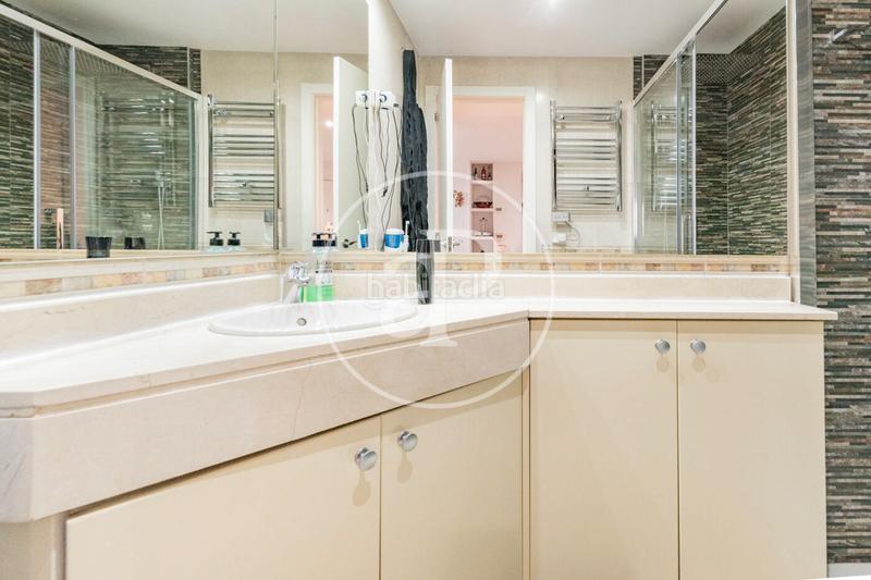 Foto 2e979521-8f0f-4a9d-9454-d06b90eecf01. Attico con riscaldamento parcheggio piscina in Las Tablas Madrid