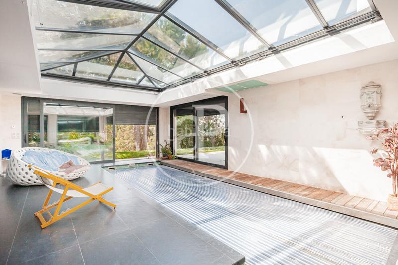 Foto 513ebd27-807c-4247-a9af-ab63b64404ed. Casa amb calefacció aparcament piscina a Aravaca Madrid