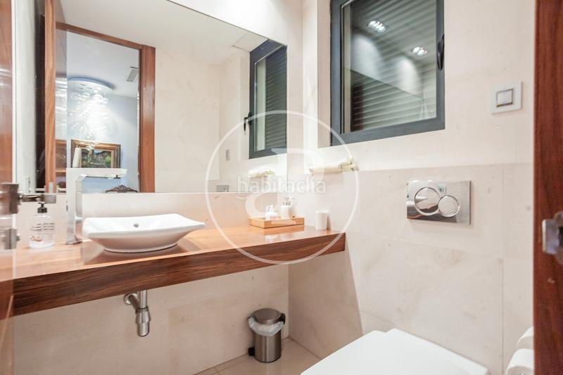 Foto 59c19676-6f47-4695-b23e-31f564c413ce. Casa amb calefacció aparcament piscina a Aravaca Madrid