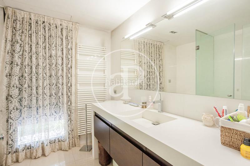 Foto 8d162354-e31f-4f76-89a0-f3c2604538af. Casa amb calefacció aparcament piscina a Aravaca Madrid