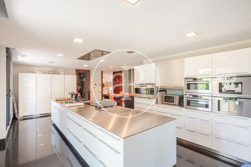 Foto ae41ac7b-79ab-42ef-867a-a988052b80d6. Casa amb calefacció aparcament piscina a Aravaca Madrid