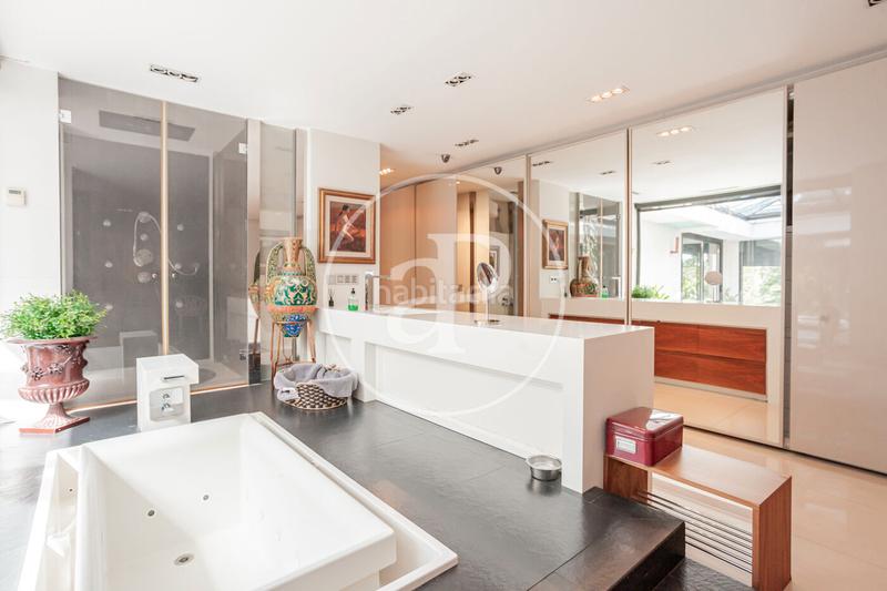 Foto b25e7a5b-3ee9-4a95-b6b6-f89c46581639. Casa amb calefacció aparcament piscina a Aravaca Madrid