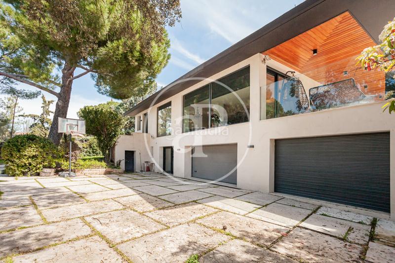 Foto ceb2482c-e3cb-4d49-977e-b33c12c24e7e. Casa amb calefacció aparcament piscina a Aravaca Madrid