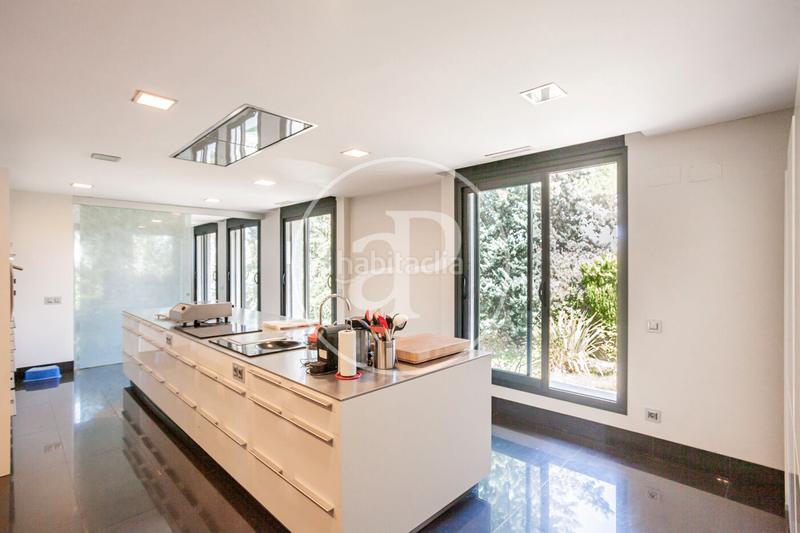 Foto d1982cb9-748c-43d8-8d52-a69b1cef6691. Casa amb calefacció aparcament piscina a Aravaca Madrid