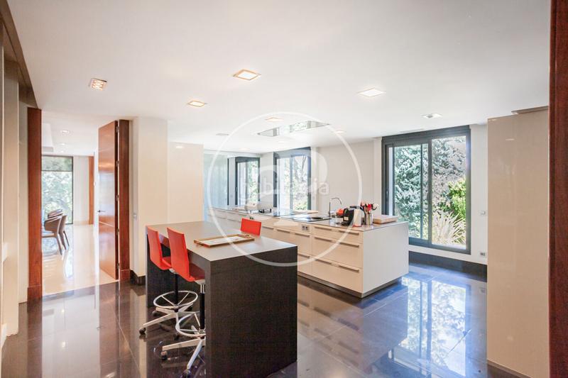 Foto d573ccb7-741e-4c2f-8dda-f75624650f87. Casa amb calefacció aparcament piscina a Aravaca Madrid