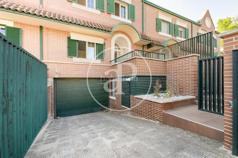 Foto 16fd75f6-38bf-4021-958e-e1144cd56f44. Reihenhaus mit heizung parking pool in Encinar de los Reyes La Moraleja