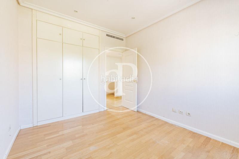 Foto 235397a1-a07b-41ac-aac7-5fdfb61e55c7. Reihenhaus mit heizung parking pool in Encinar de los Reyes La Moraleja