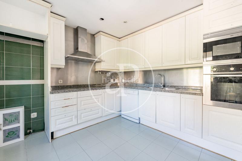 Foto 31e2dec5-7e66-452b-aa90-3e5d2d3ede41. Reihenhaus mit heizung parking pool in Encinar de los Reyes La Moraleja