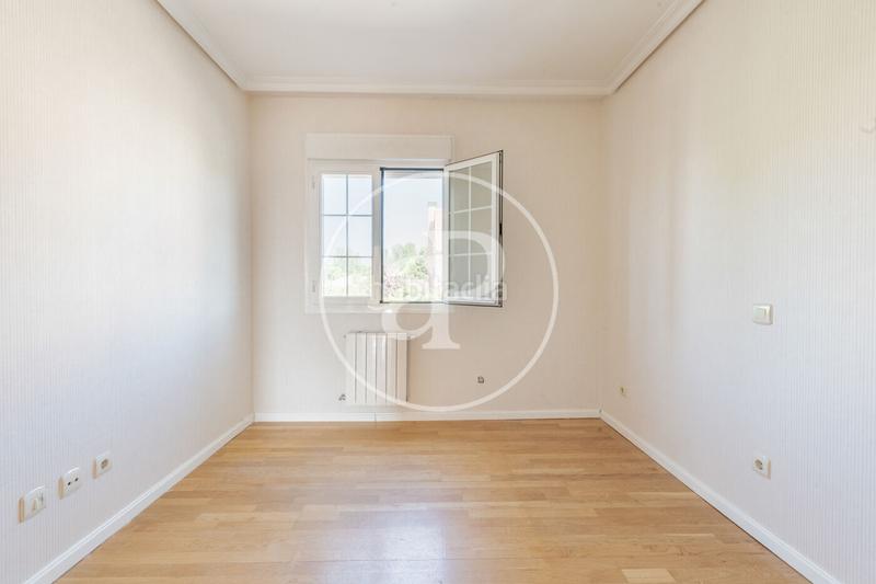 Foto 62122f60-a79d-4e23-b67d-7c06b87e26e7. Reihenhaus mit heizung parking pool in Encinar de los Reyes La Moraleja