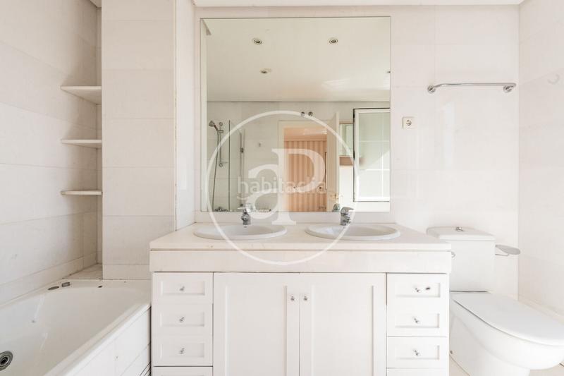 Foto 7cfcb45c-6932-42c6-ad49-f62820563d67. Reihenhaus mit heizung parking pool in Encinar de los Reyes La Moraleja