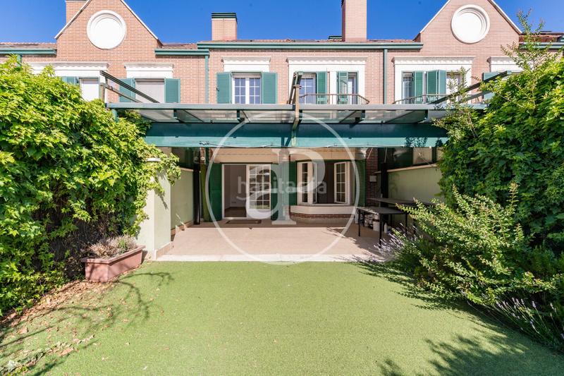 Foto 846ca7a9-870f-4f95-8f14-baf6ebff95f3. Reihenhaus mit heizung parking pool in Encinar de los Reyes La Moraleja