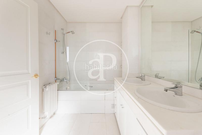 Foto 85e3c89c-26b4-47b5-8582-493e799c4a45. Reihenhaus mit heizung parking pool in Encinar de los Reyes La Moraleja