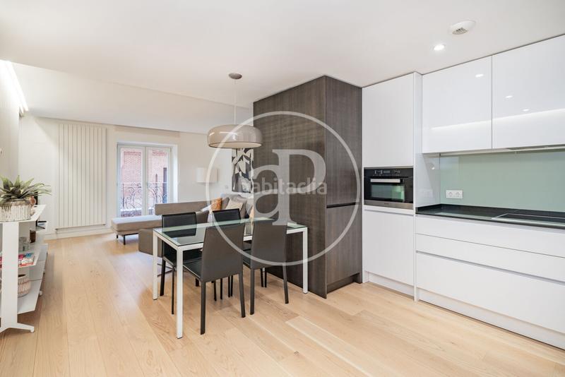 Foto 0e0375bb-f37c-474b-a704-600f57038f6d. Rent flat with heating in Almagro Madrid