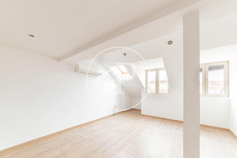 Foto 12fee5cb-6c35-4aff-b773-6ee44117a82b. Alquiler ático  dúplex en alquiler en calle amor de dios en Madrid