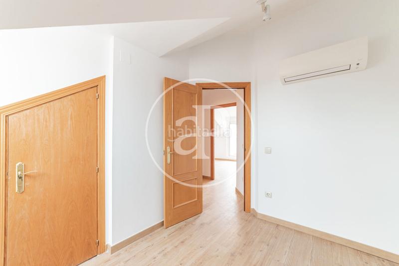 Foto 4a06d997-7d61-4f2b-b23e-37653585a438. Alquiler ático  dúplex en alquiler en calle amor de dios en Madrid