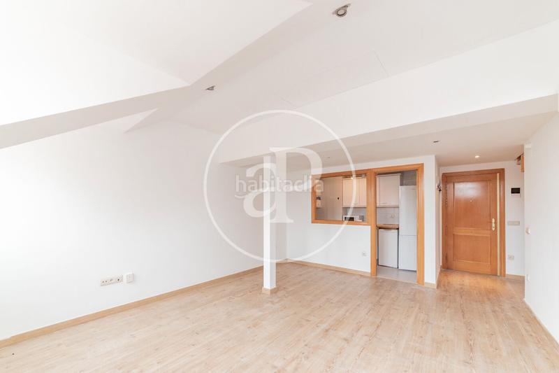 Foto 8d6d1362-239d-4651-b6a6-ae3395598d21. Alquiler ático  dúplex en alquiler en calle amor de dios en Madrid