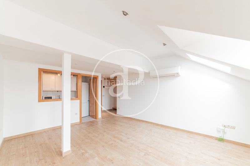 Foto a31e1eb0-337d-48a6-9cd2-55f566cb4083. Alquiler ático  dúplex en alquiler en calle amor de dios en Madrid