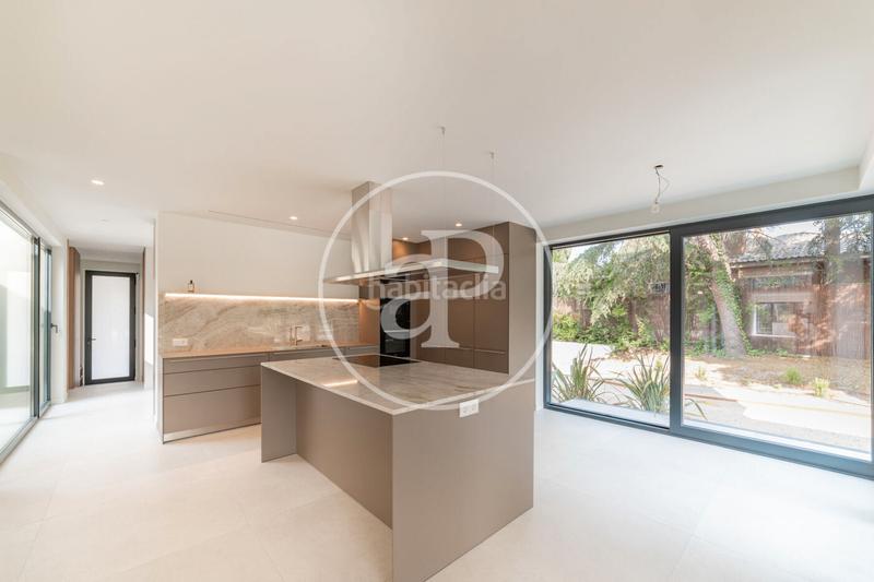 Foto 1f4e78a5-f7c1-46ca-8d0b-6e6d961a0315. Casa con riscaldamento parcheggio piscina in Las Lomas Boadilla del Monte