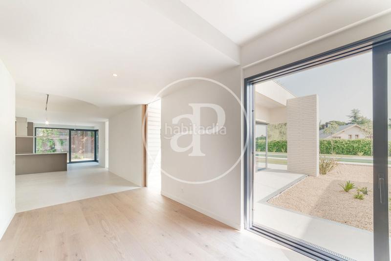 Foto b6c35f7c-2331-4ce8-bf71-de06672d8828. Casa con riscaldamento parcheggio piscina in Las Lomas Boadilla del Monte