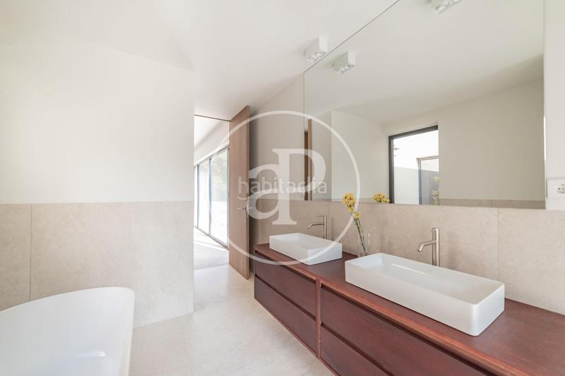 Foto cf514533-bfa2-4b57-bd82-d476044c0d58. Casa con riscaldamento parcheggio piscina in Las Lomas Boadilla del Monte