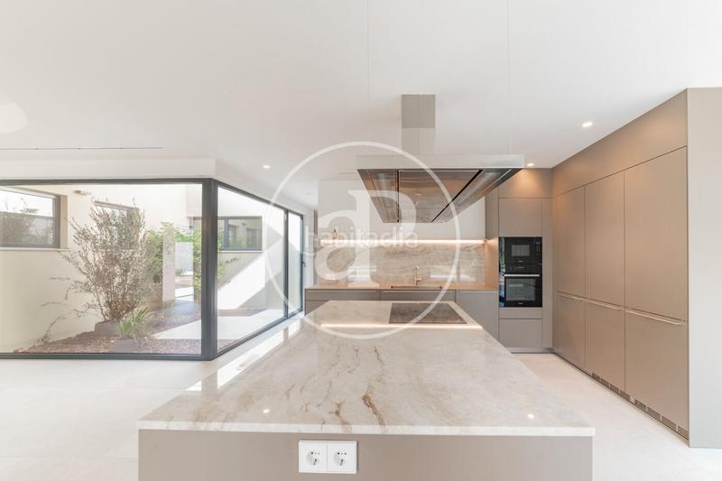Foto efee4400-7627-4462-b7f0-57a0e824cd17. Casa con riscaldamento parcheggio piscina in Las Lomas Boadilla del Monte