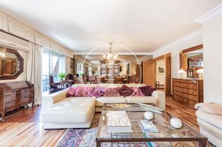 Appartement  C. de pechuán. Piso  de 5 habitaciones con terraza 2 garajes y trastero  junto