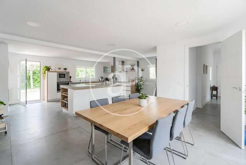 Foto 4a85b5b5-1b03-4e07-80c9-6045c9cc97c9. Casa amb calefacció aparcament piscina a Bonanza Boadilla del Monte