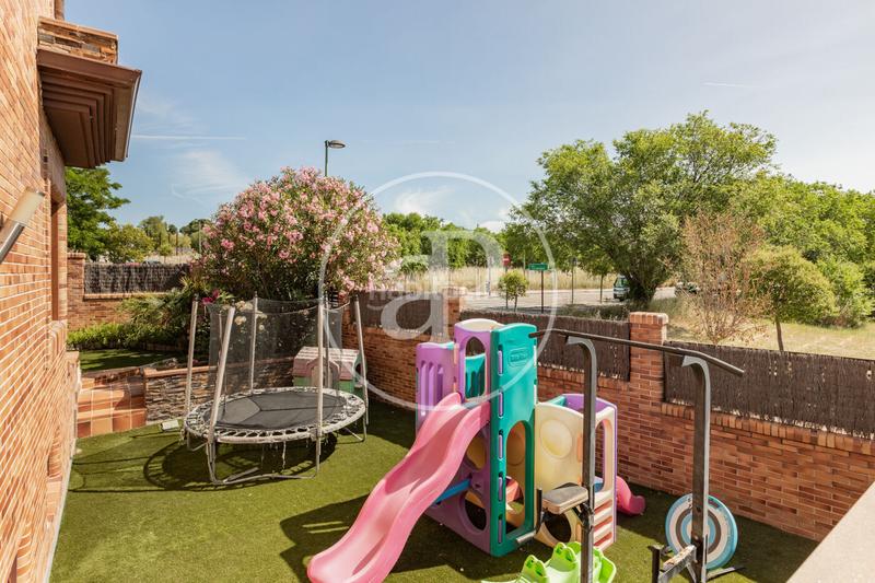 Foto efeea056-bd9a-4d9a-b349-03b3b3f16644. Haus mit heizung parking pool in Somosaguas Pozuelo de Alarcón