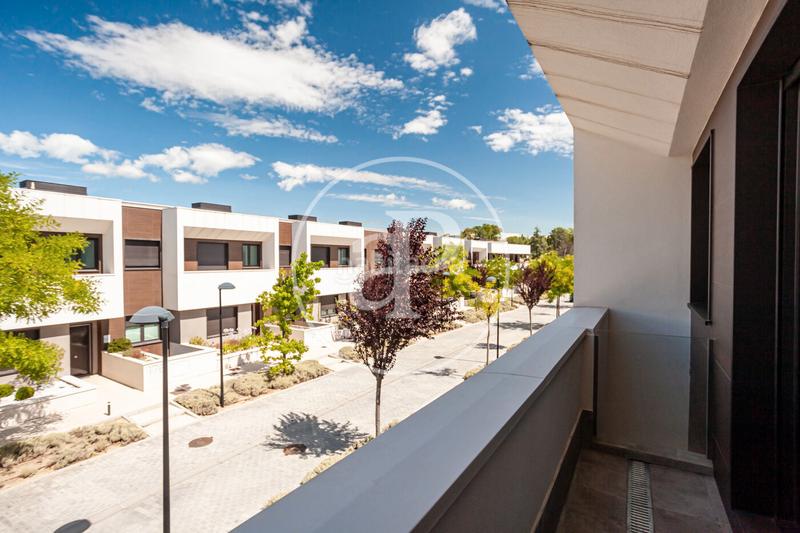 Foto 3b859778-f512-4af3-83e5-3d6e386ecd11. Rent semi detached house with heating parking pool in Boadilla del Monte
