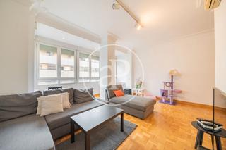 Etagenwohnung in Calle de Castelló